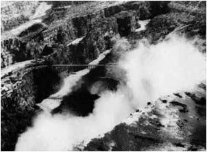 Ref No: ZIM006 Titel: Victoria Falls - Late 1940's width=230